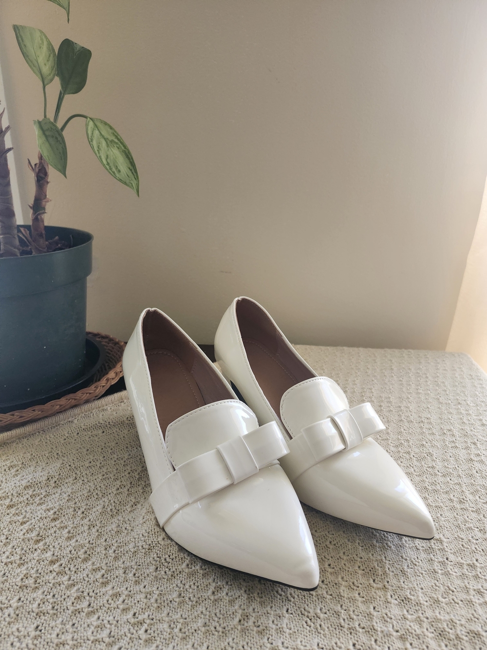 Women's White Patent Pointed-Toe Bow Loafers